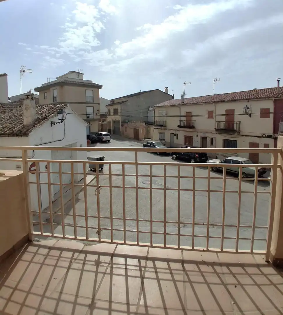 Vista exterior de Casa adosada en venta en Requena, Valencia