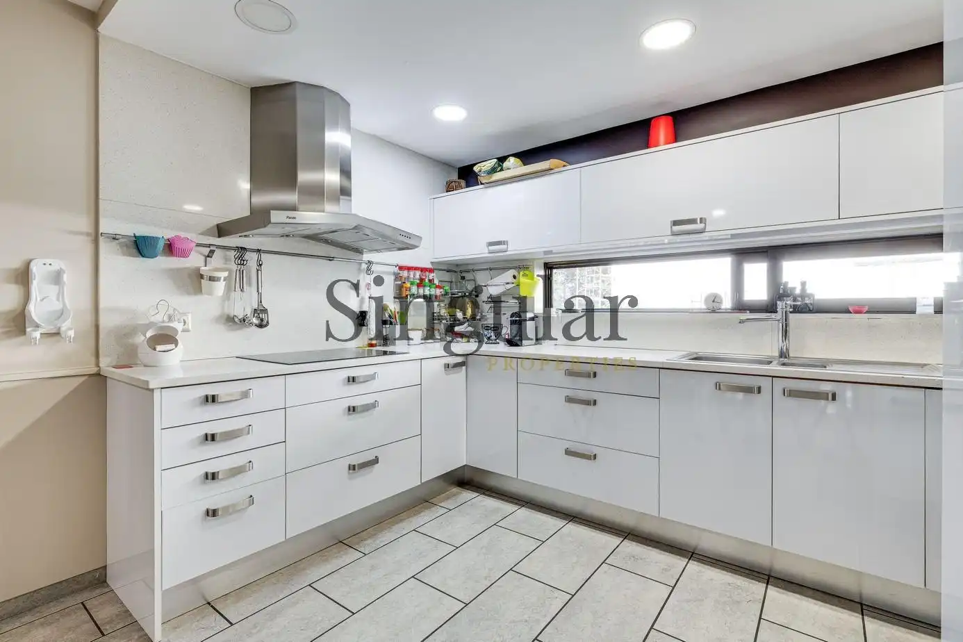 Cocina de Casa adosada en venta en Barcelona con Aire acondicionado, Calefacción y Terraza