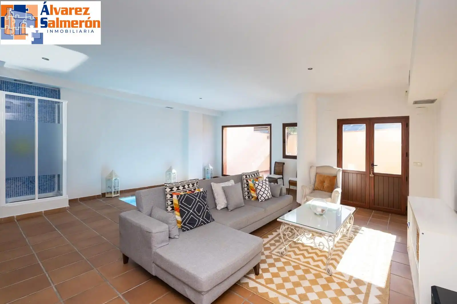 Sala de estar de Casa adosada en venta en Granada con Aire acondicionado, Calefacción y Terraza