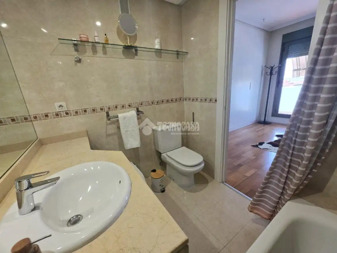 Bathroom of Flat for sale in Getafe  with Air Conditioner, Heating and Terrace