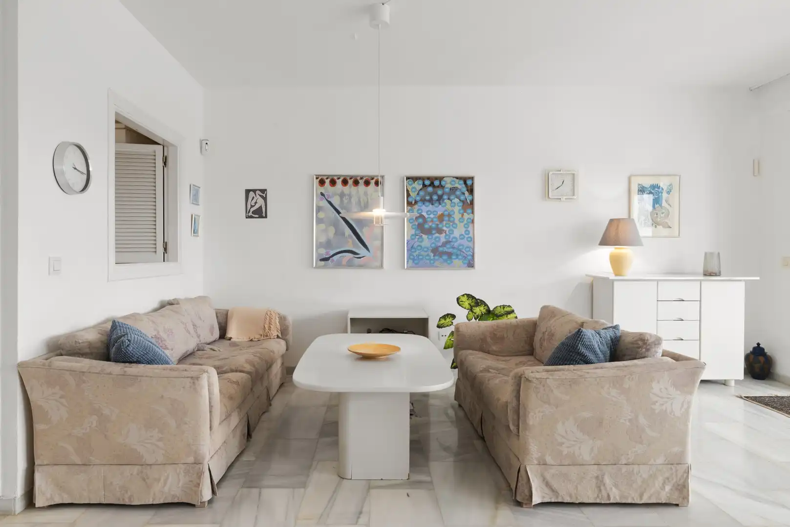 Sala d'estar de Casa adosada en venda en Benalmádena amb Terrassa, Piscina i Moblat