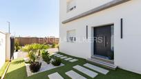 Vista exterior de Casa o xalet en venda en Riba-roja de Túria amb Aire condicionat, Calefacció i Jardí privat