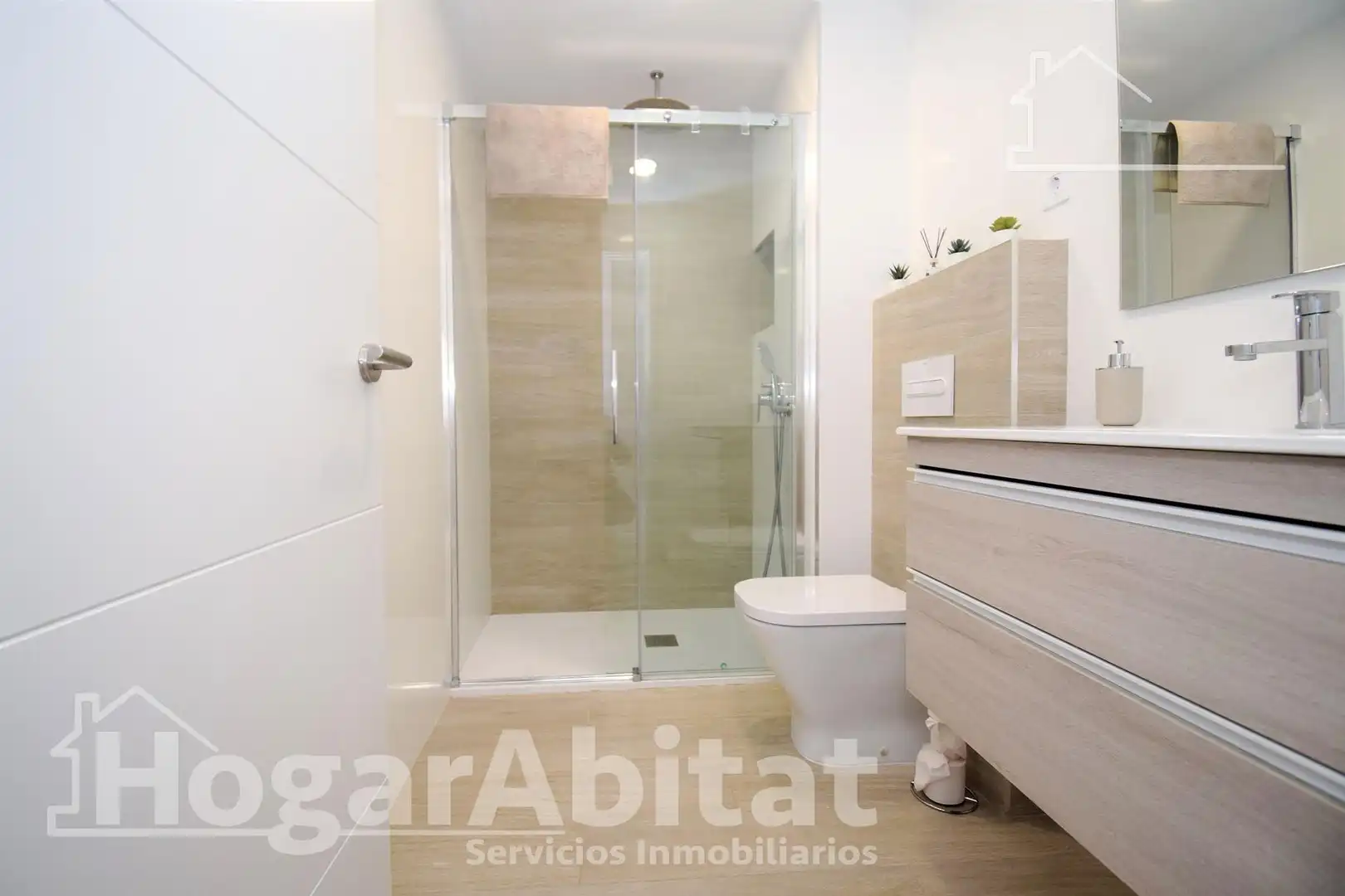 Badezimmer von Dachboden zum Verkauf in Burriana / Borriana mit Klimaanlage, Heizung und Terrasse