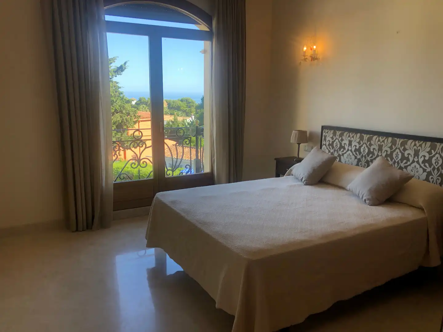 Schlafzimmer von Haus oder Chalet zur Miete in Marbella mit Klimaanlage, Heizung und Privatgarten