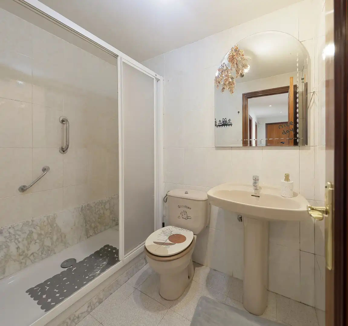 Baño de Piso en venta en Gijón  con Calefacción y Trastero