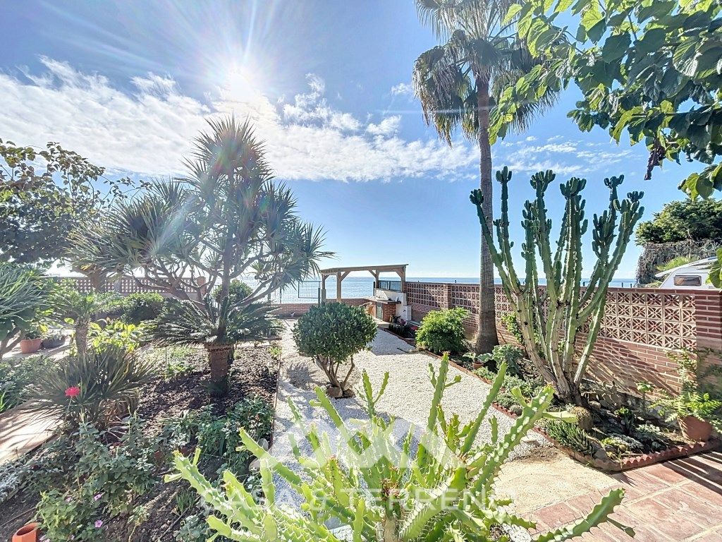 Jardí de Casa o xalet en venda en Vélez-Málaga amb Aire condicionat, Jardí privat i Terrassa