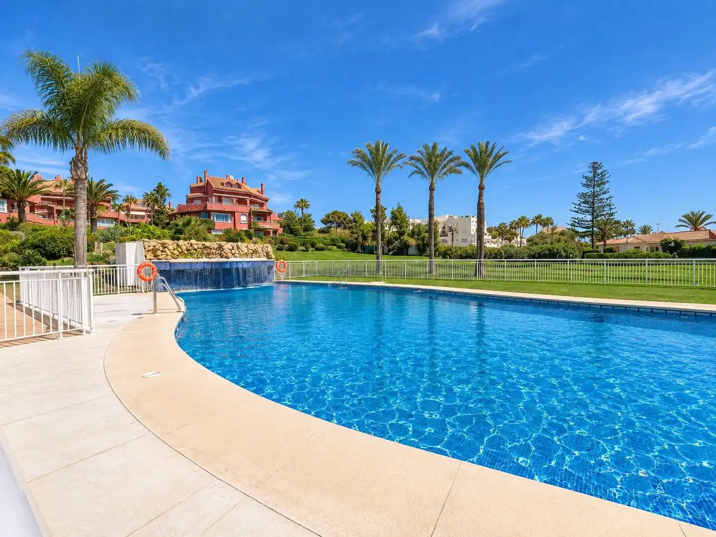 Piscina de Piso en venta en Elviria - Cabopino