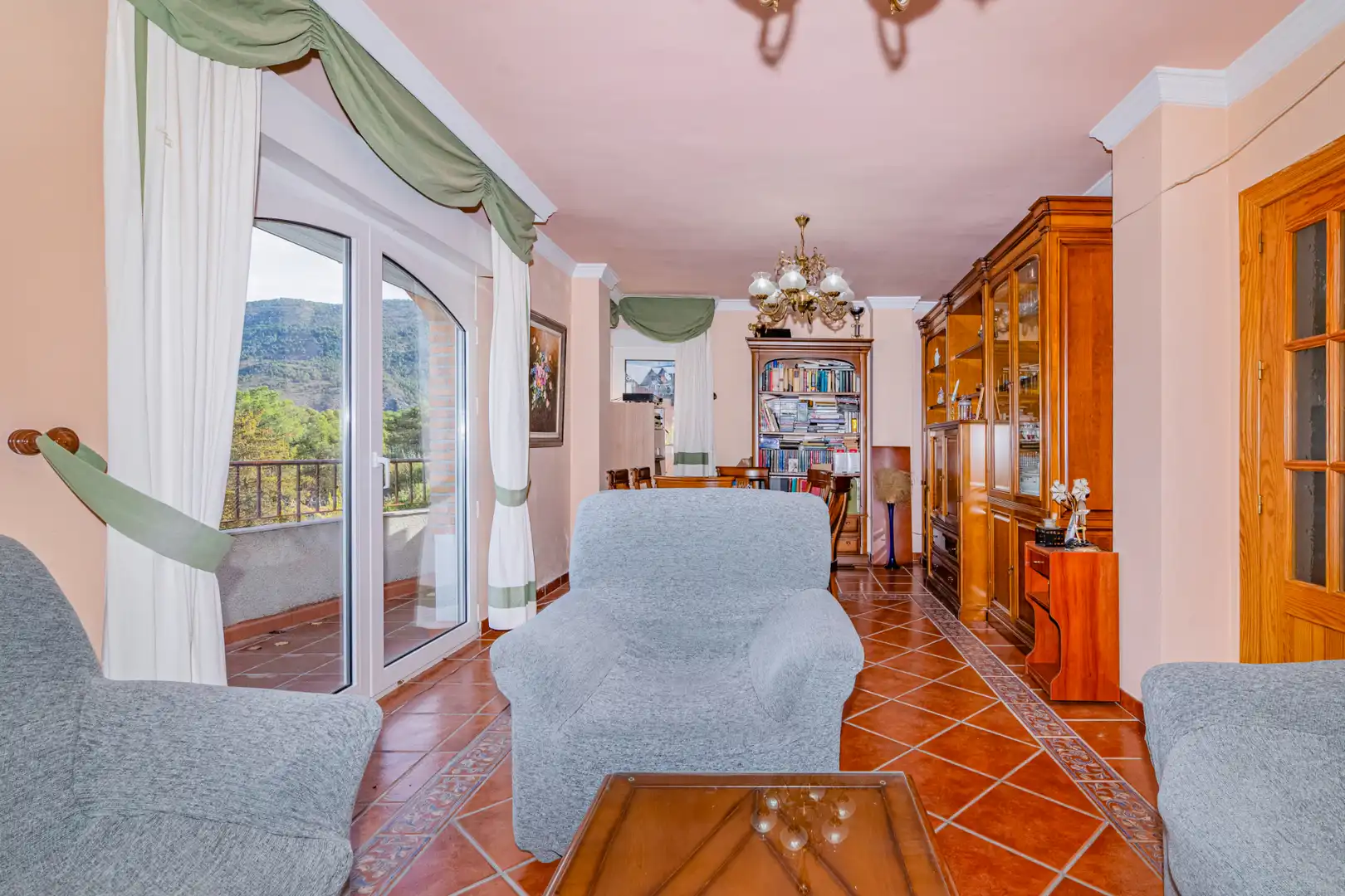 Sala de estar de Casa o chalet en venta en La Zubia con Aire acondicionado, Calefacción y Jardín privado