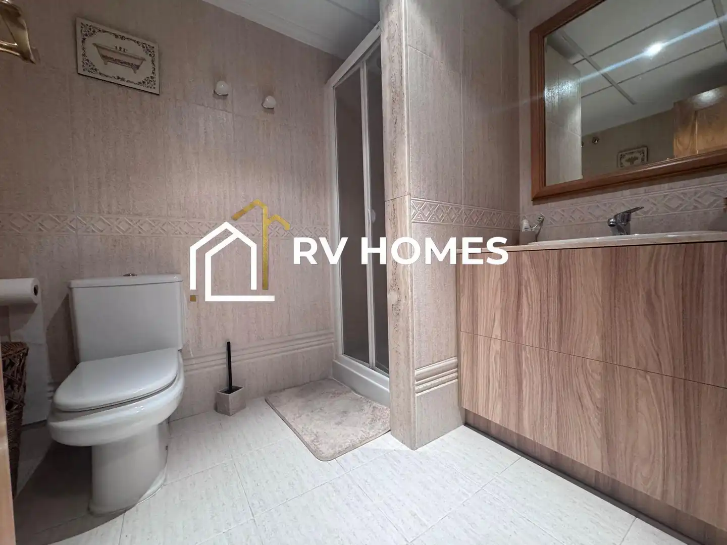 Baño de Piso de alquiler en Cáceres con Aire acondicionado, Calefacción y Jardín privado