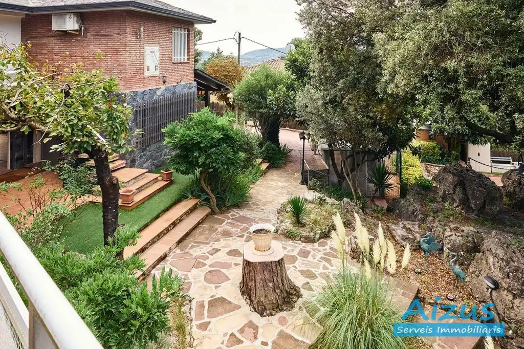 Jardín de Casa o chalet en venta en Seva con Aire acondicionado, Calefacción y Jardín privado