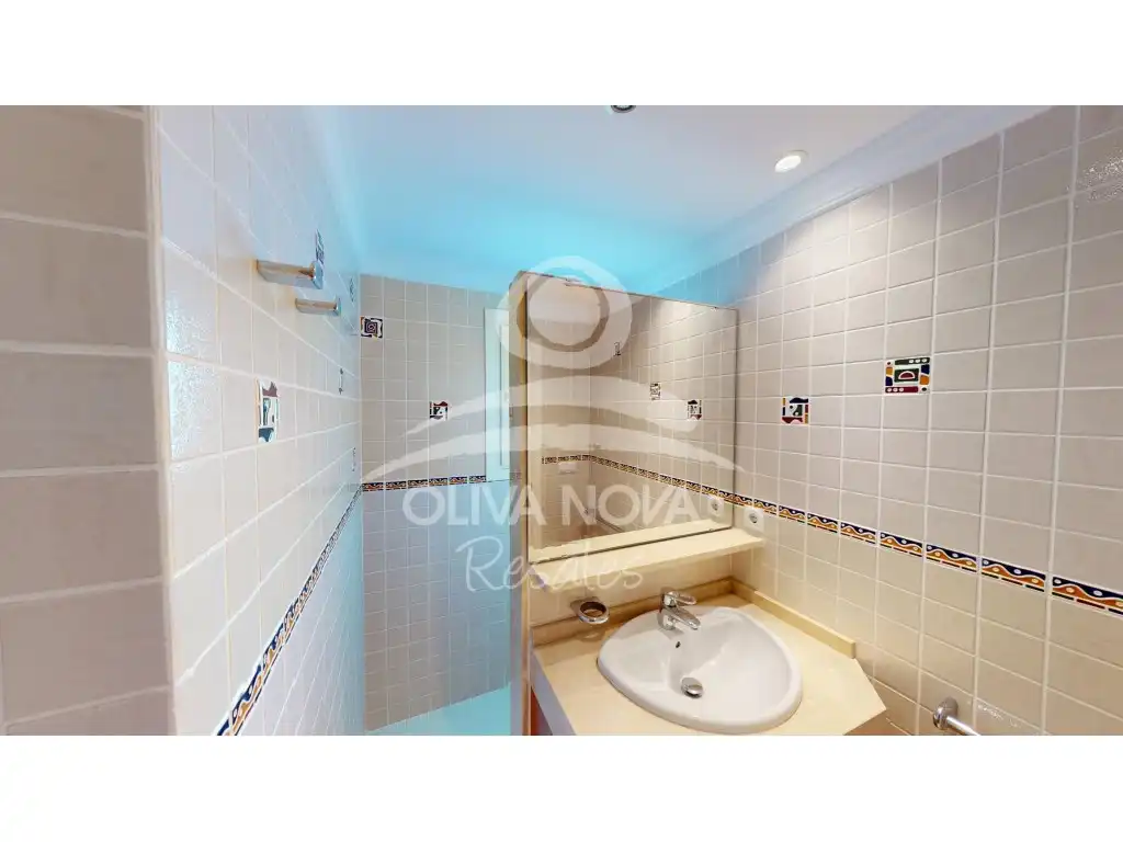 Baño de Casa o chalet en venta en Oliva con Terraza y Piscina