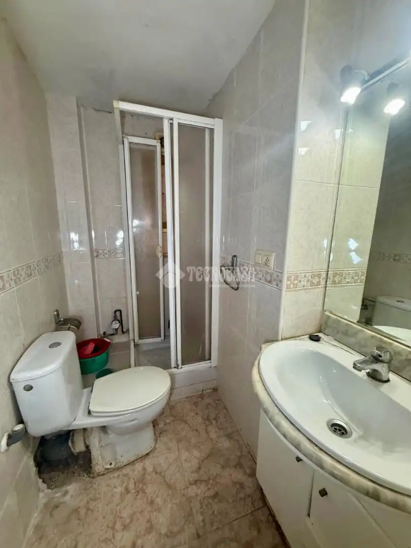 Baño de Piso en venta en Madrid con Calefacción y Terraza