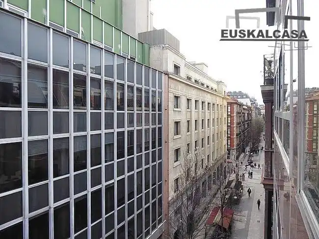 Vista exterior de Oficina en venta en Bilbao  con Calefacción