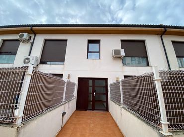 Appartement compact avec piscine à vendre à Corpa