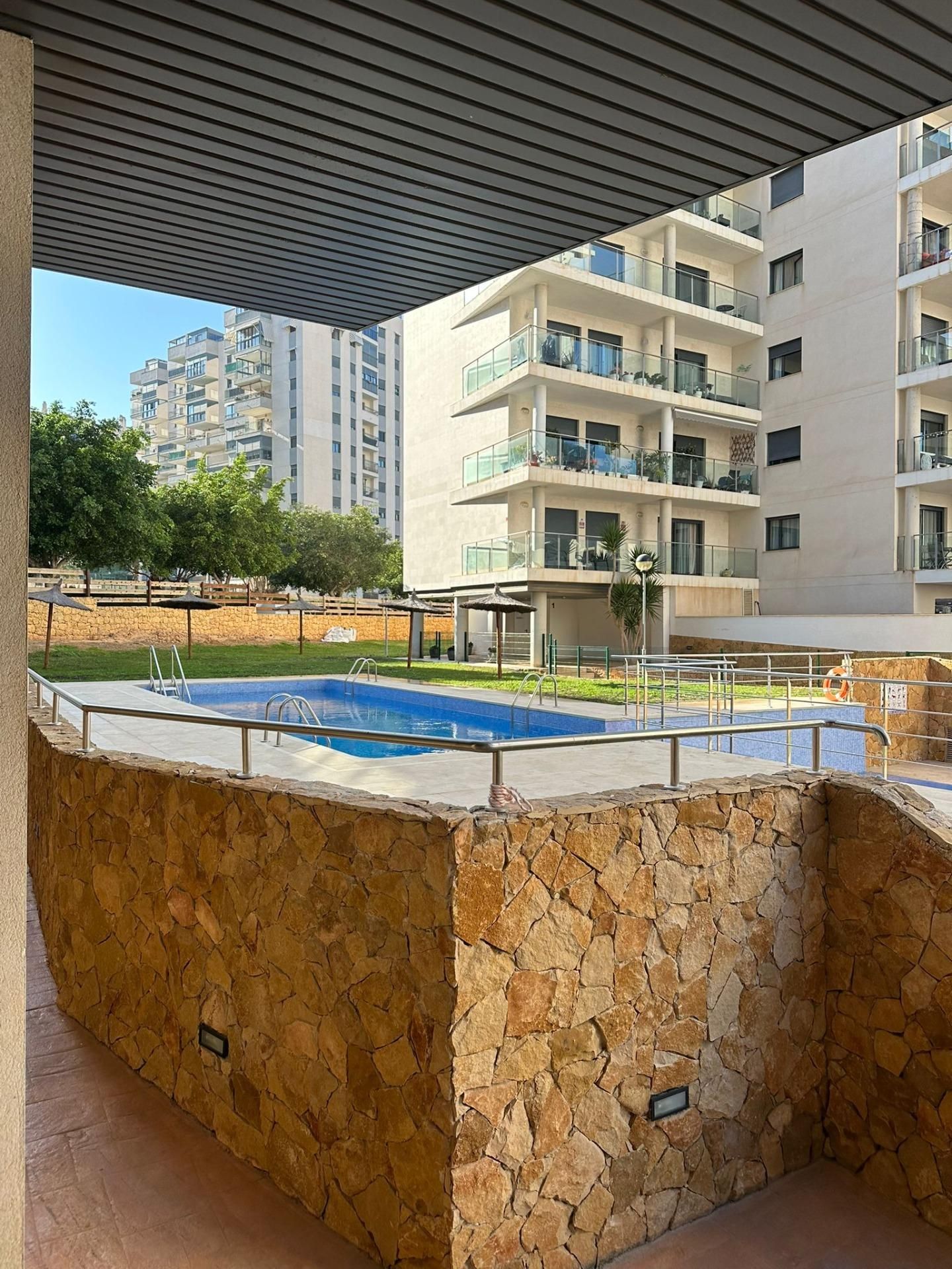 Piscina de Apartament en venda en Villajoyosa / La Vila Joiosa amb Aire condicionat, Calefacció i Jardí privat