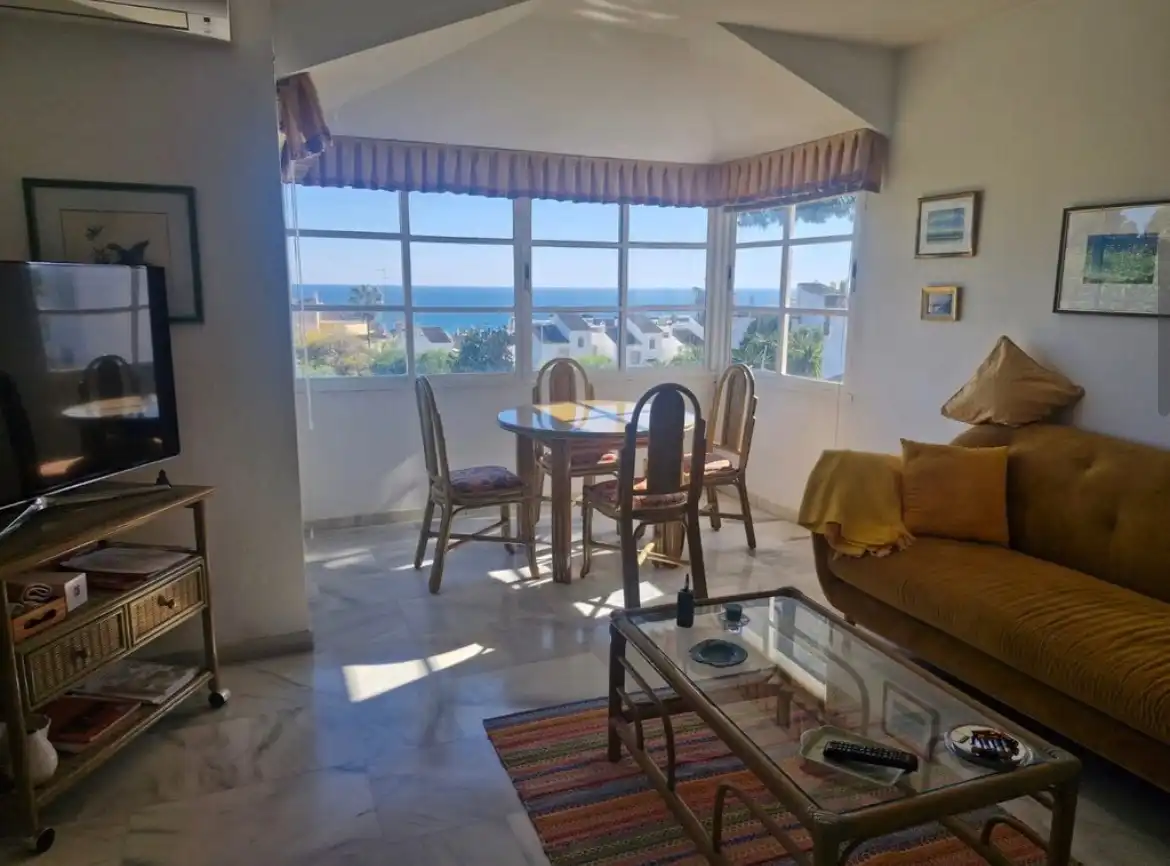 Esszimmer von Dachboden zum Verkauf in Marbella mit Klimaanlage, Terrasse und Möbliert