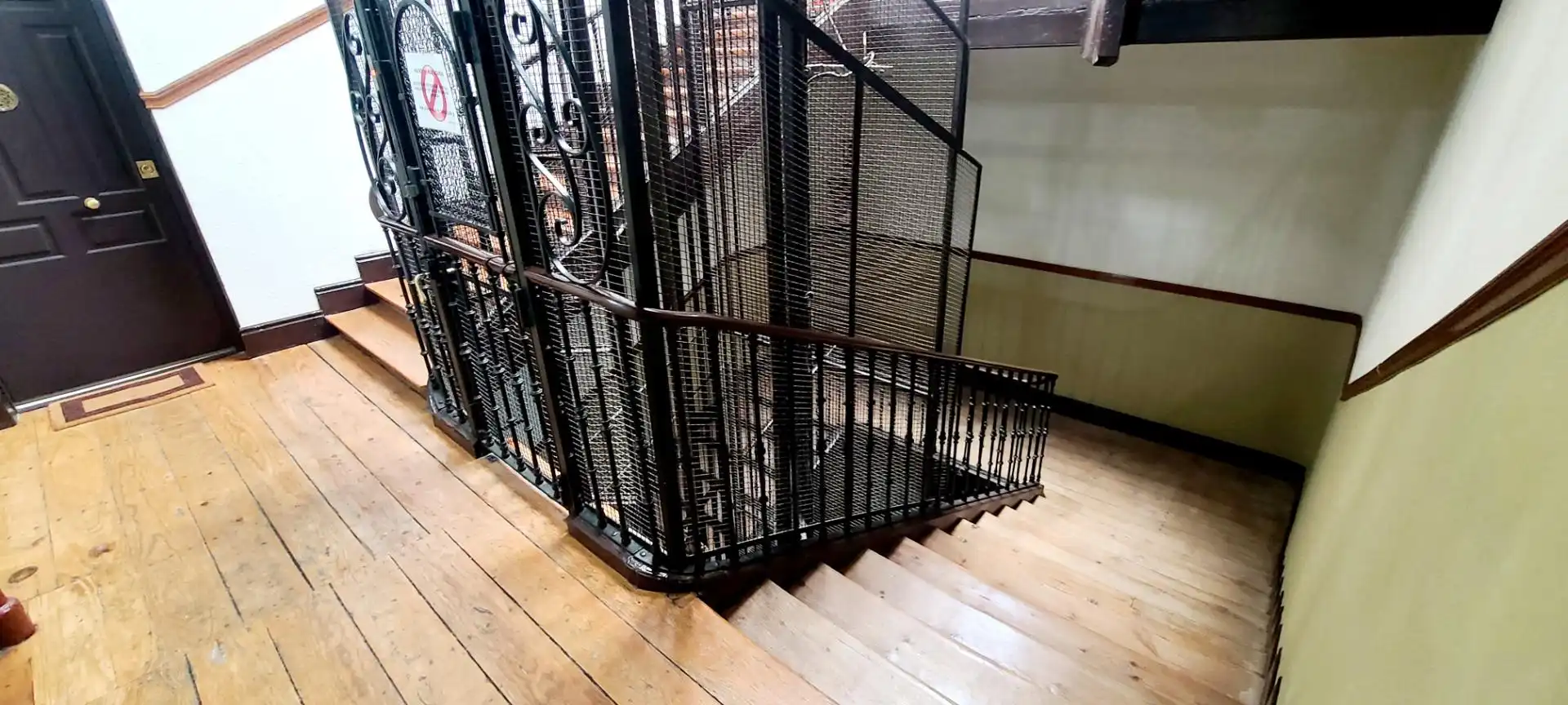 Attic for sale in Madrid  with Air Conditioner, Heating and Storage room