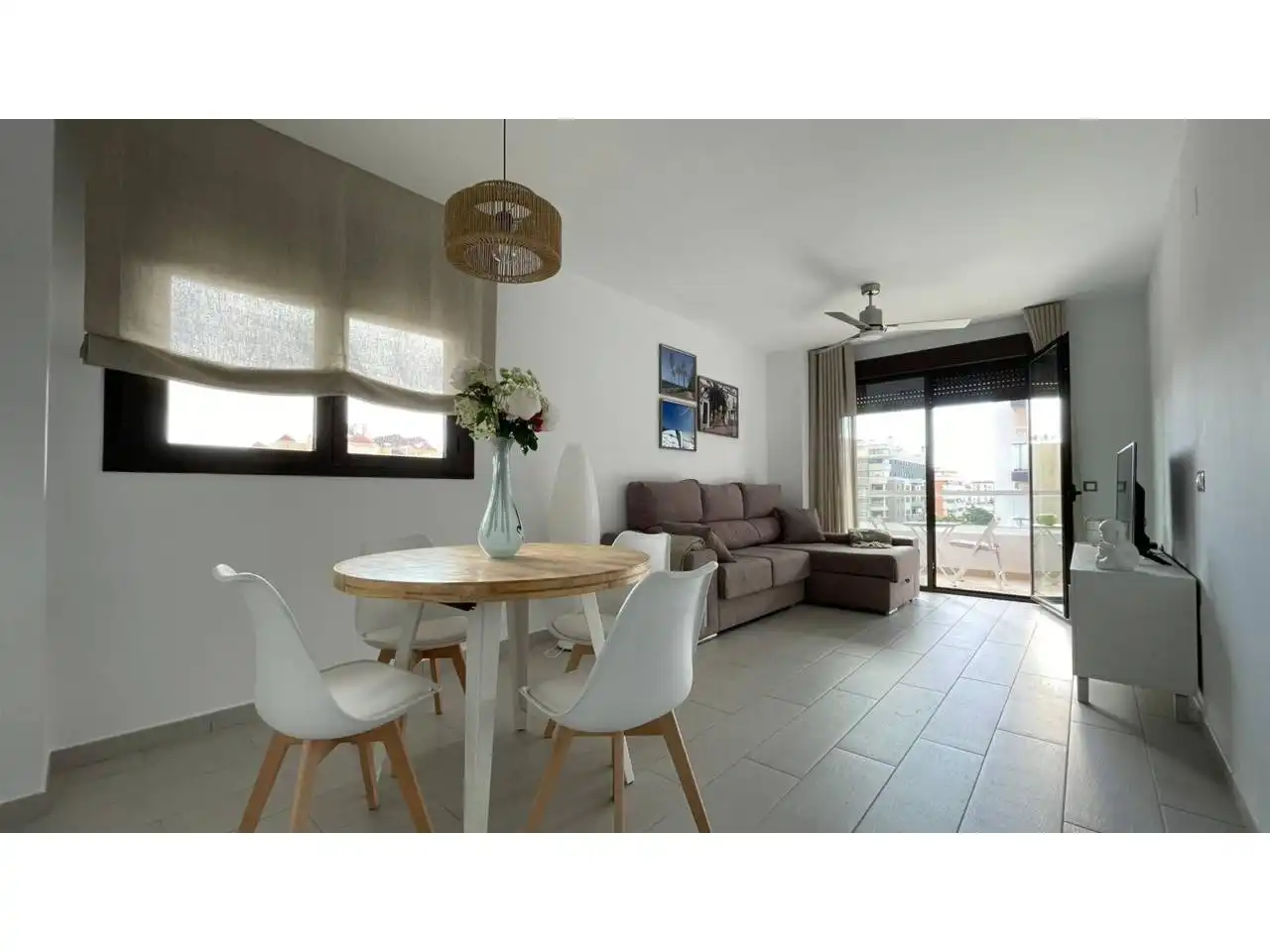 Wohnzimmer von Wohnung zur Miete in Estepona mit Klimaanlage, Heizung und Terrasse