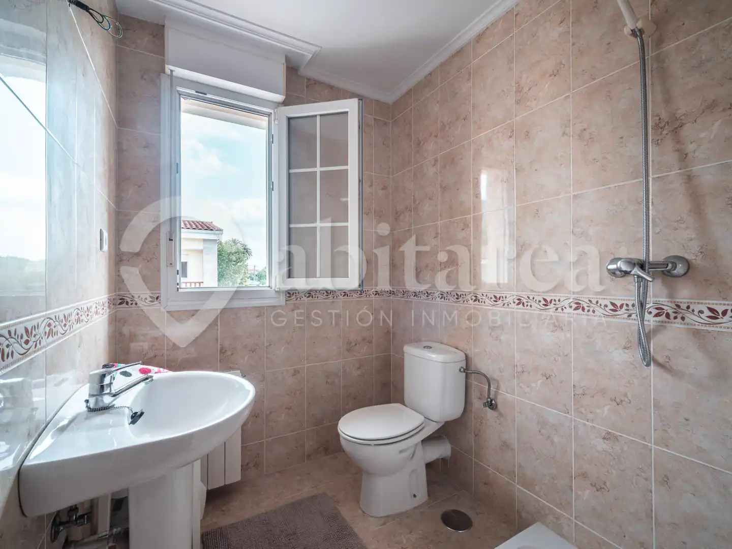 Bathroom of Houses for sale in Castañeda  with Heating, Private garden and Parquet flooring