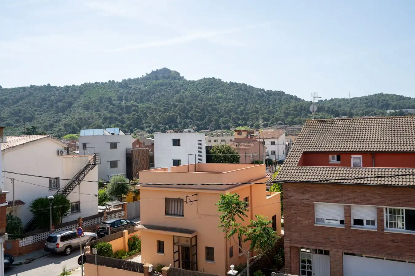 Vista exterior de Casa adosada en venda en Montcada i Reixac amb Calefacció, Jardí privat i Terrassa