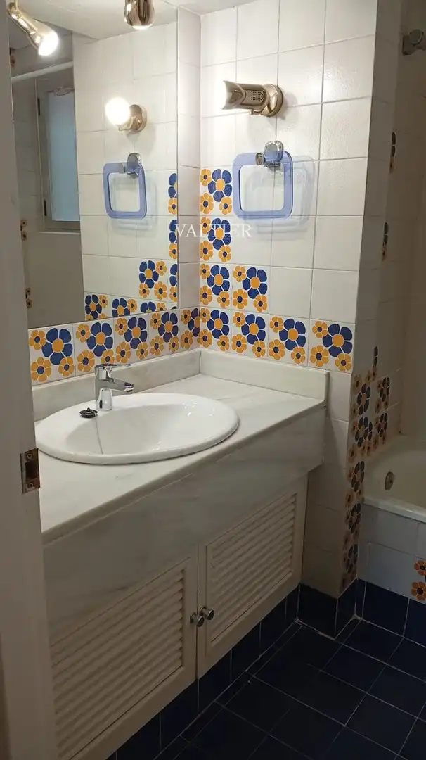 Bathroom of Flat for rent in Madrid  with Air Conditioner, Terrace and Swimming Pool