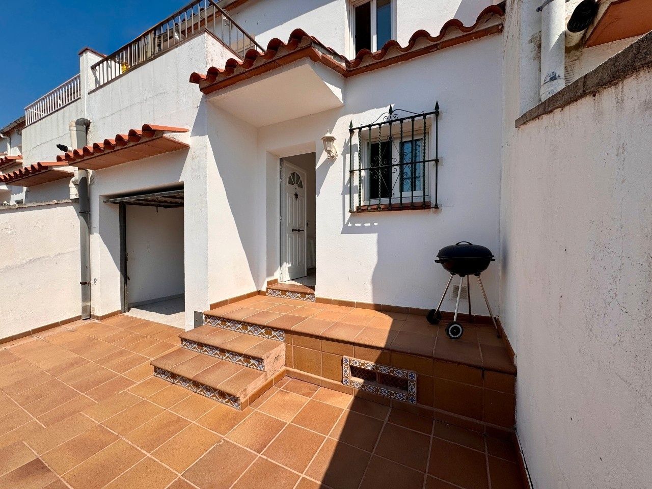Vista exterior de Casa o chalet en venta en L'Escala con Calefacción, Terraza y Horno
