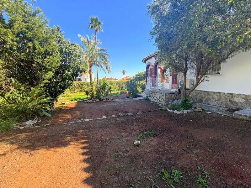 Haus oder Chalet zum Verkauf in Dénia mit Klimaanlage, Privatgarten und Terrasse