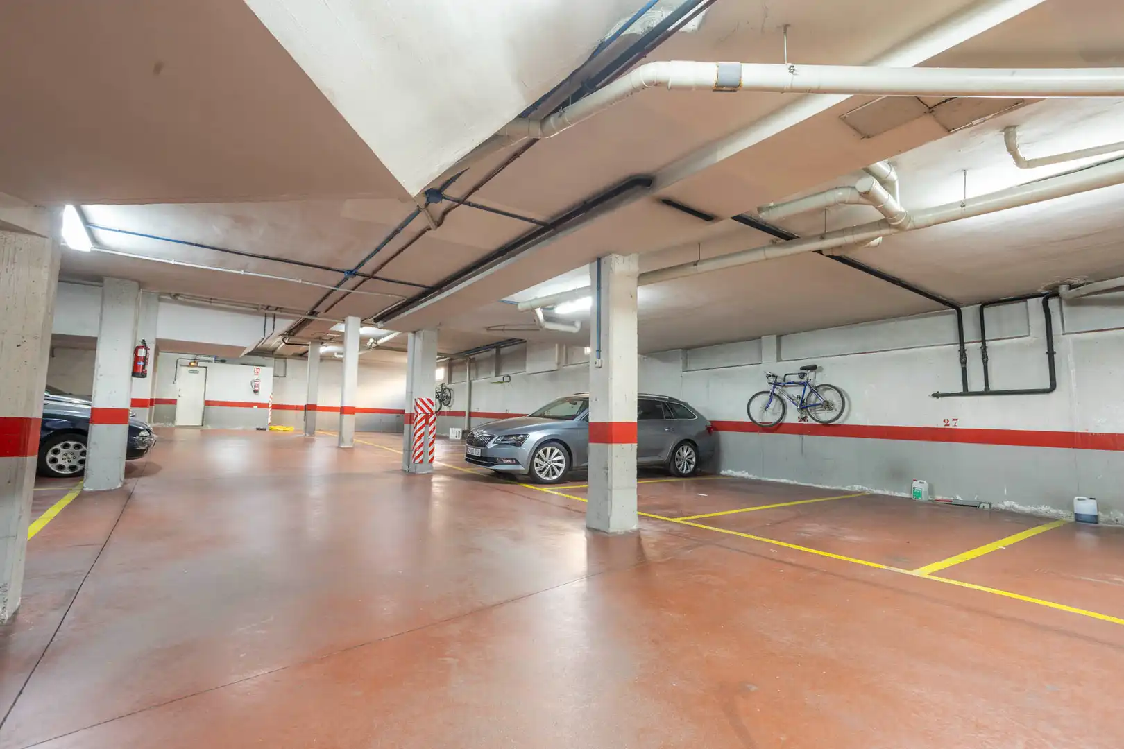 Parking of Flat for sale in Brunete  with Air Conditioner, Heating and Private garden