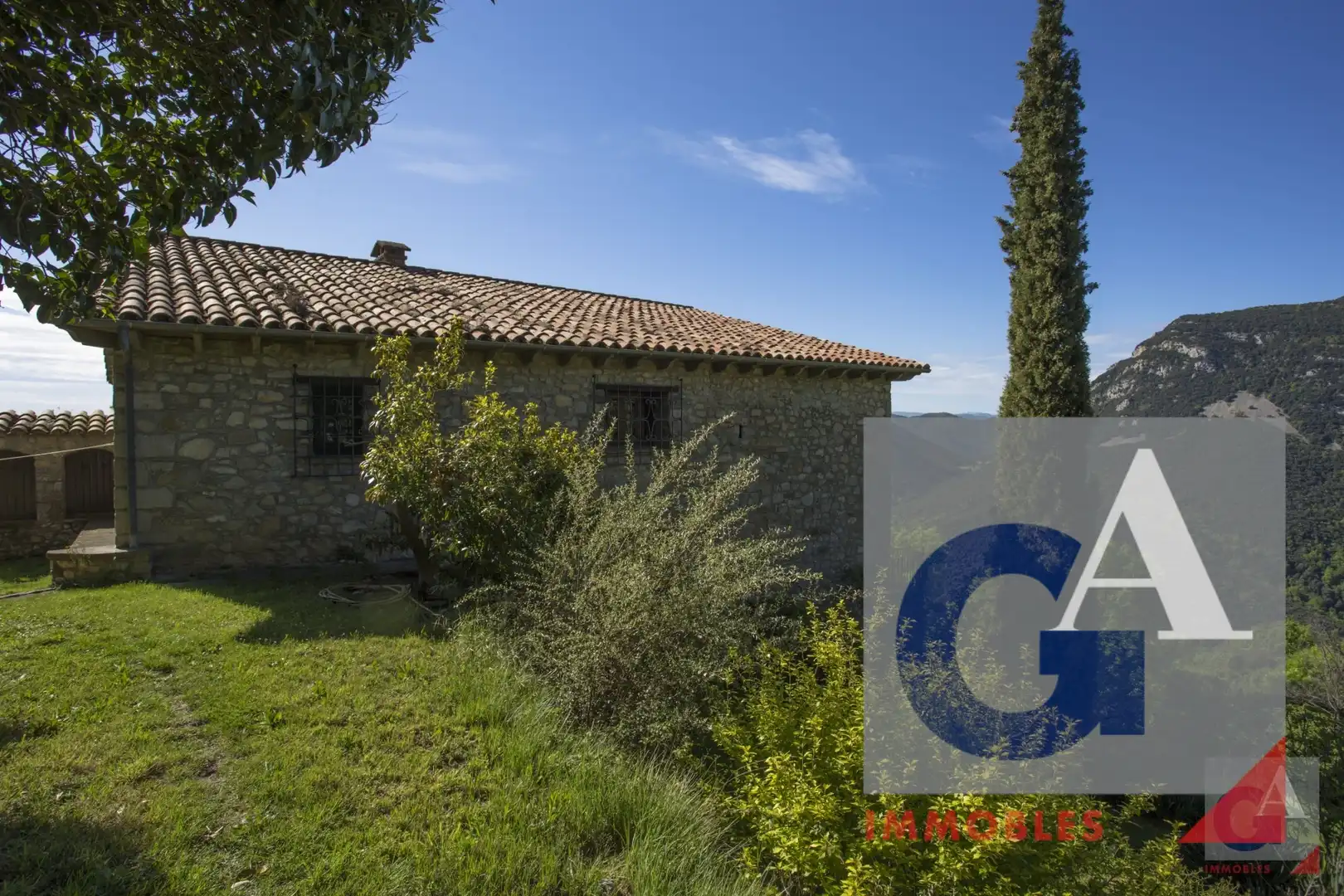 Country homes for sale in Montagut i Oix