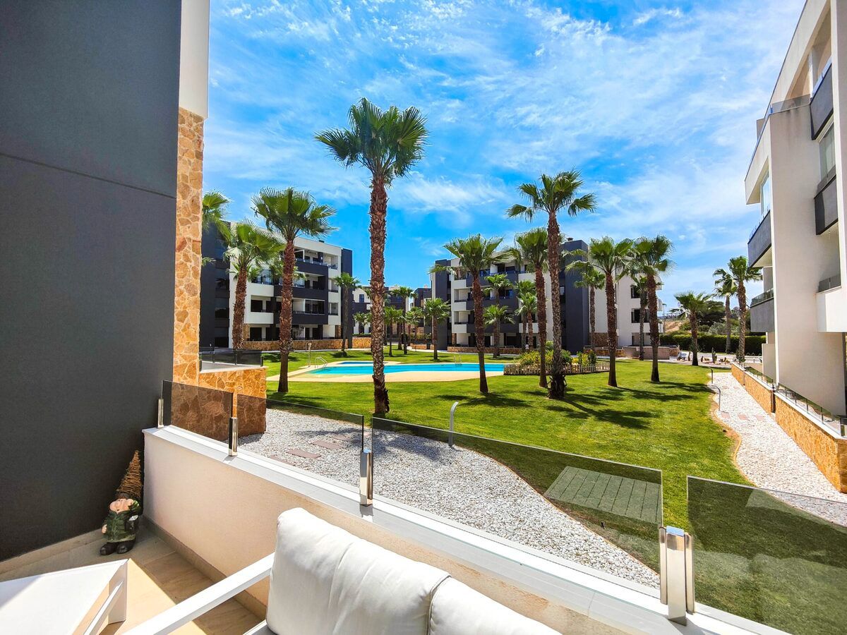 Apartamento en venta en Calle Lagos de Covadonga, La Florida, Orihuela Costa