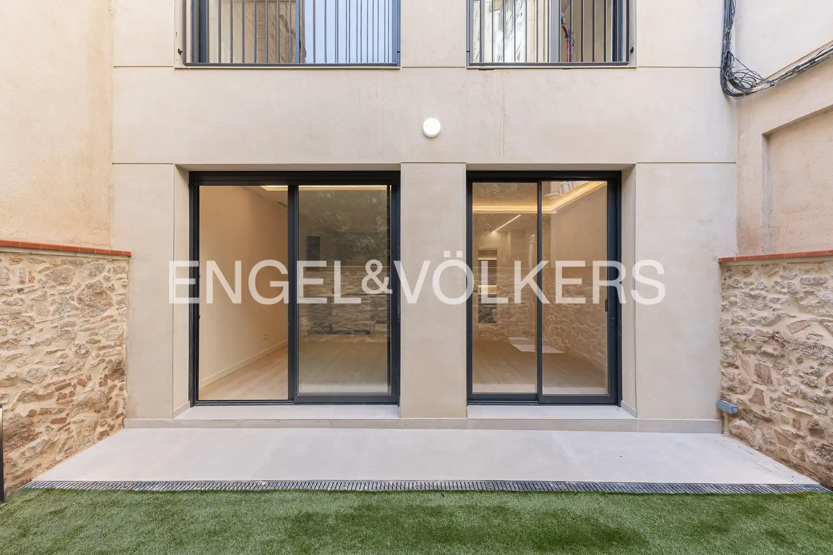 Exterior view of Flat for sale in Barcelona  with Air Conditioner, Heating and Private garden