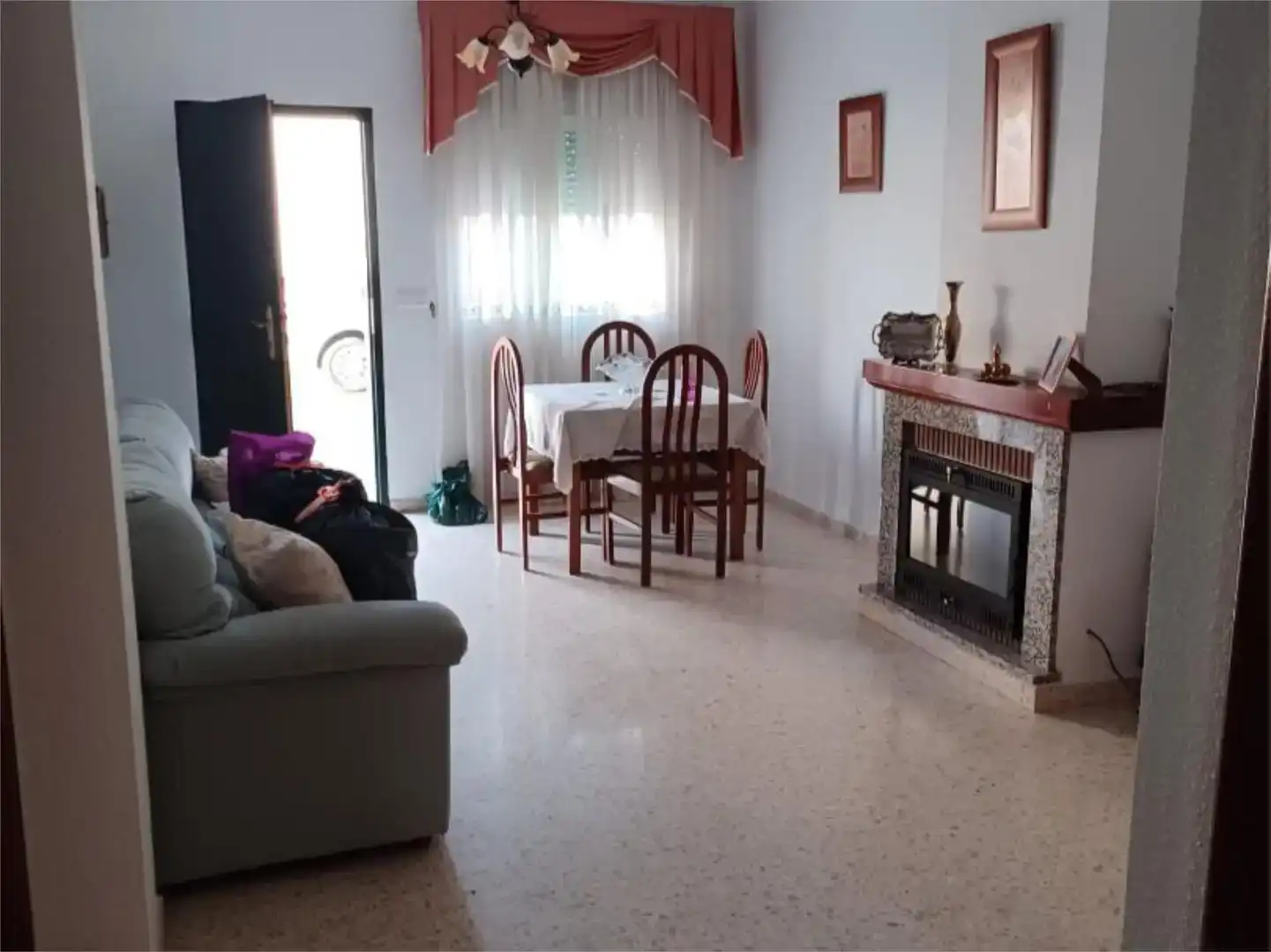 Sala d'estar de Pis en venda en San Bartolomé de la Torre amb Balcó