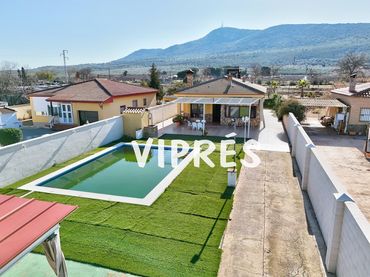 Xalet amb piscina en venda a Arroyo de San Serván