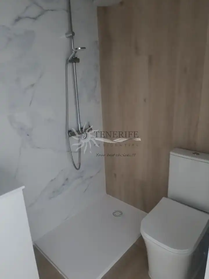Badezimmer von Erdgeschoss zum Verkauf in Guía de Isora mit Terrasse