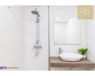 Bathroom of Flat for sale in  Barcelona Capital  with Air Conditioner and Terrace