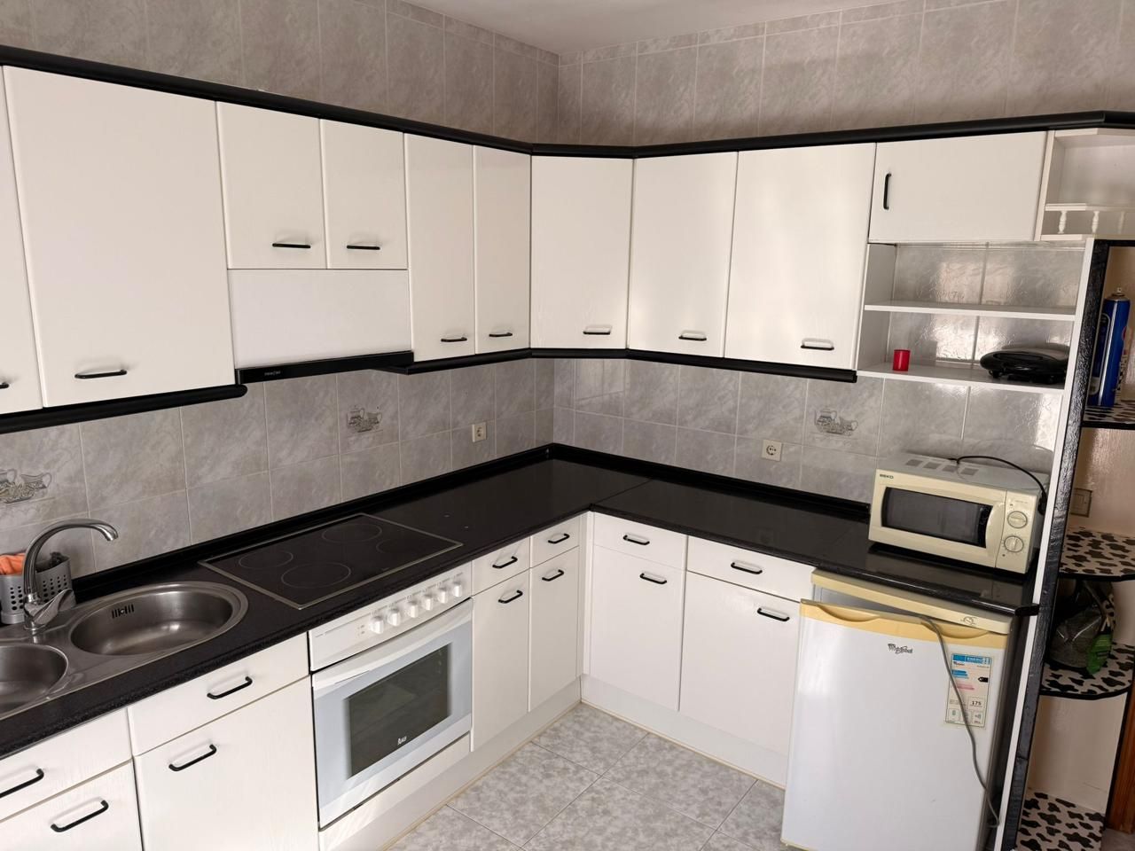 Cocina de Casa adosada en venta en San Pablo de los Montes con Aire acondicionado, Calefacción y Jardín privado