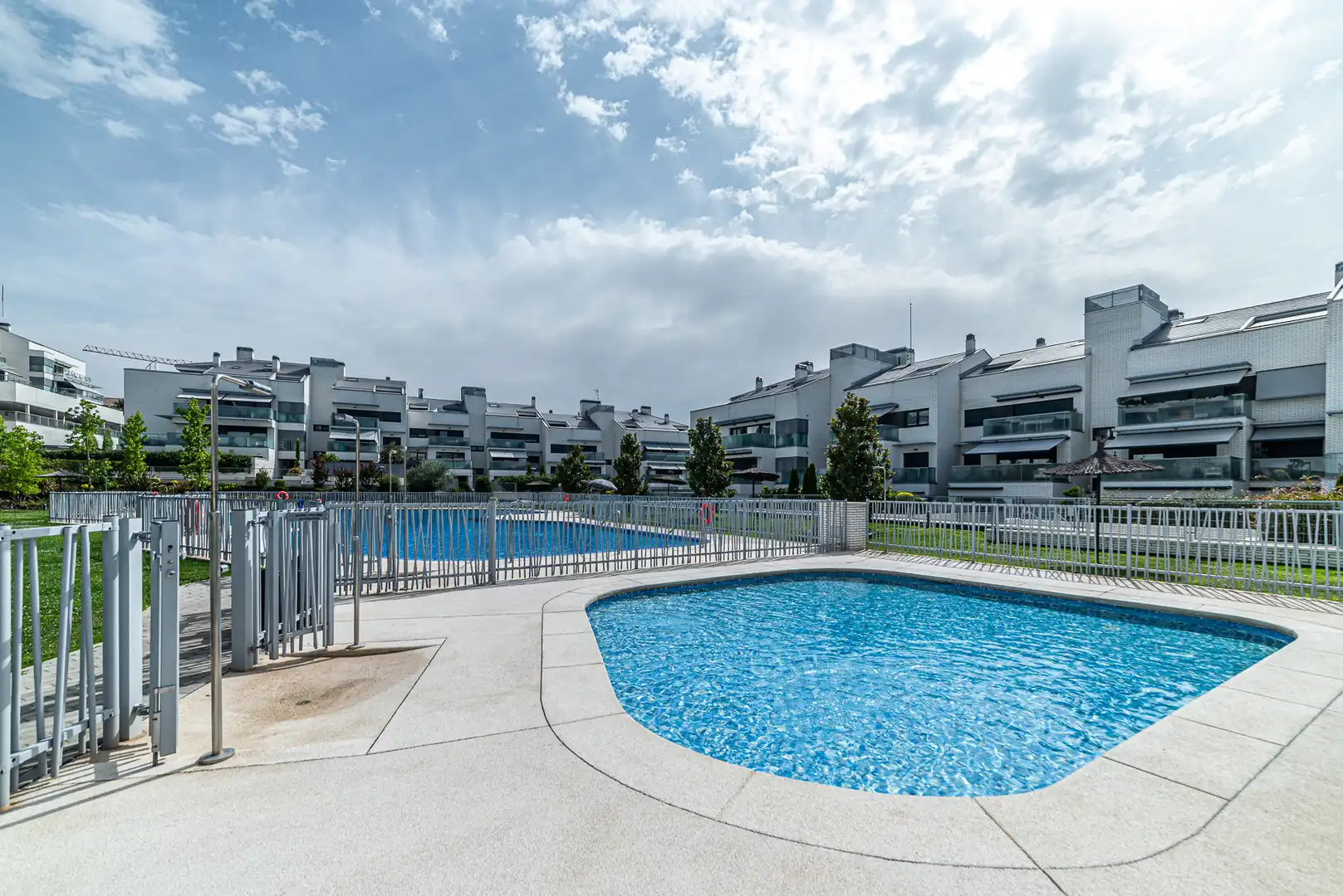 Piscina de Planta baja en venta en Boadilla del Monte con Aire acondicionado, Calefacción y Jardín privado