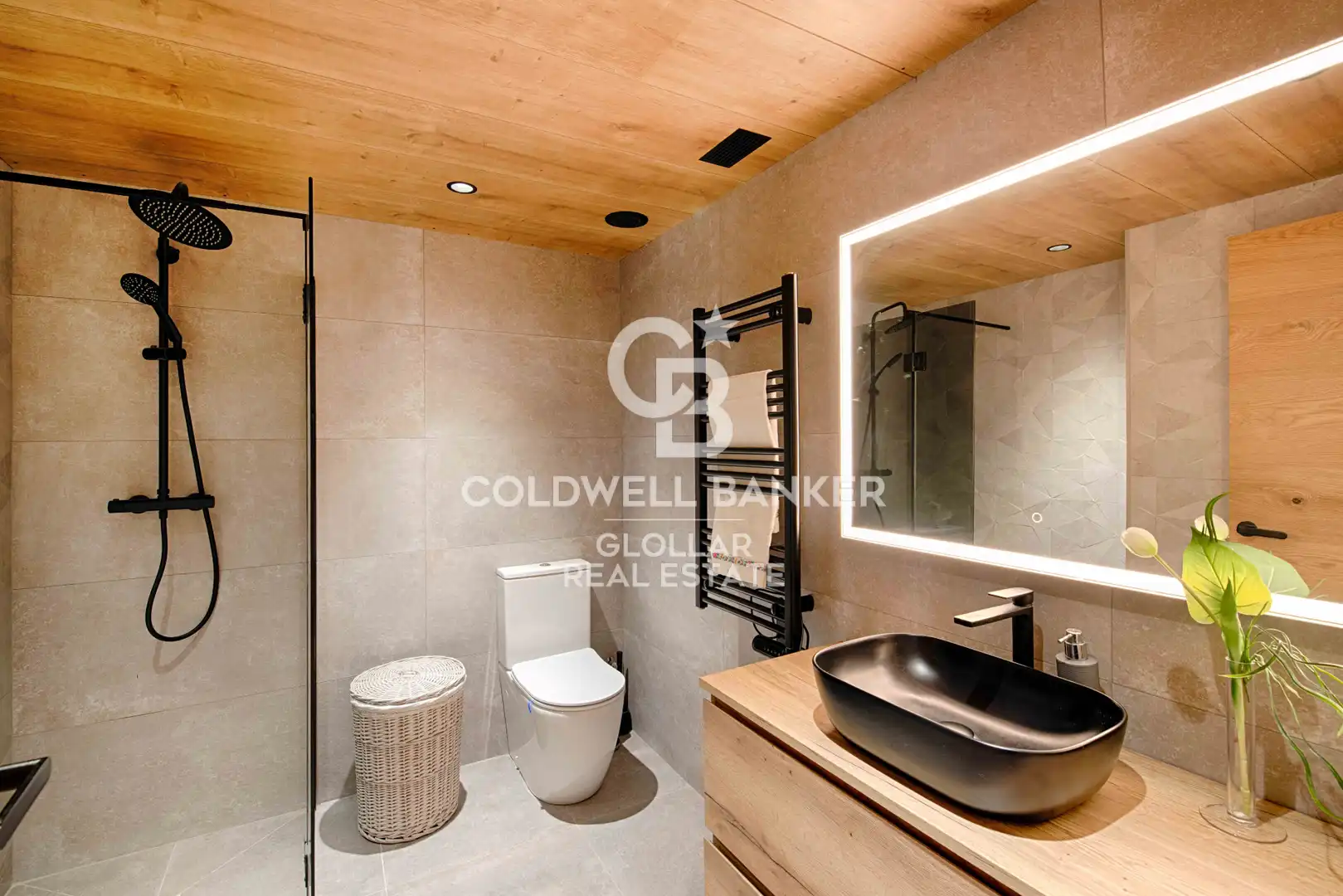 Bathroom of Apartments for sale in Puigcerdà  with Heating, Parquet flooring and Storage room