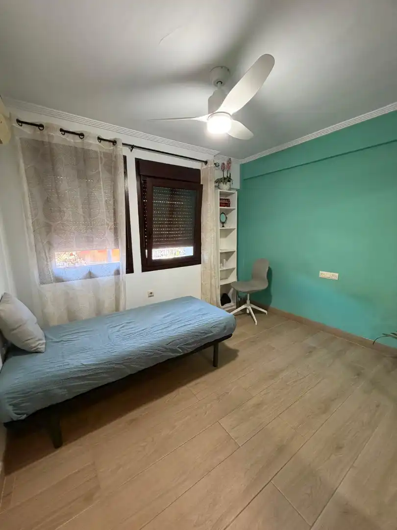 Bedroom of Flat for sale in Sevilla  with Air Conditioner and Balcony