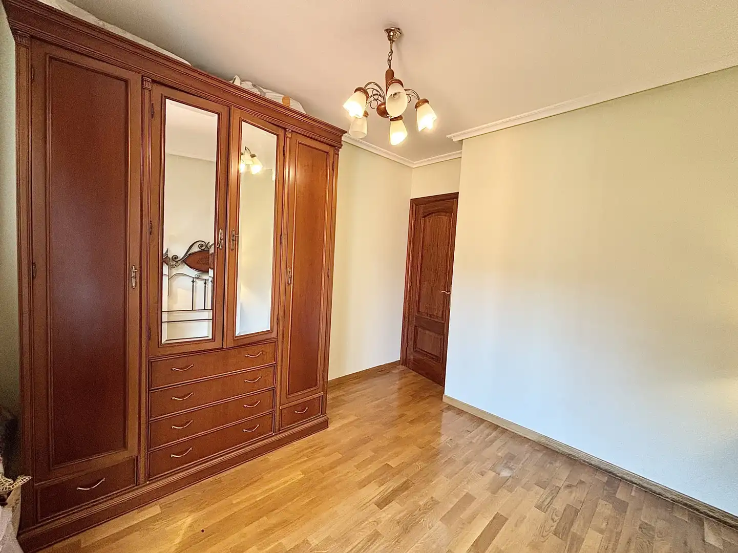 Habitación de Piso en venta en Oviedo  con Calefacción, Jardín privado y Parquet