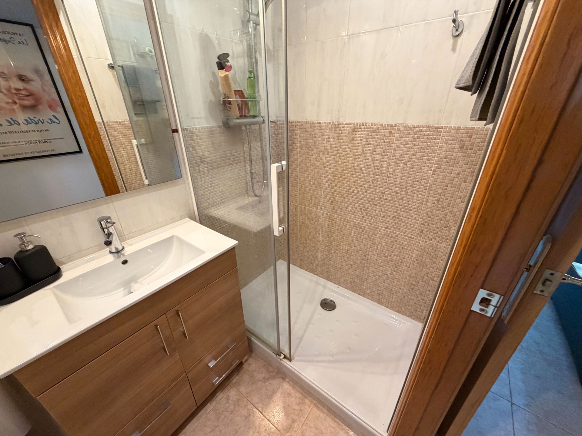 Baño de Piso de alquiler en  Barcelona Capital con Aire acondicionado, Horno y Balcón