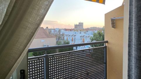 Apartamento reformado con terraza, en la provincia de Alicante, ciudad de Torrevieja, zona Playa del Cura. 1 dormitorio | 52 m² |
