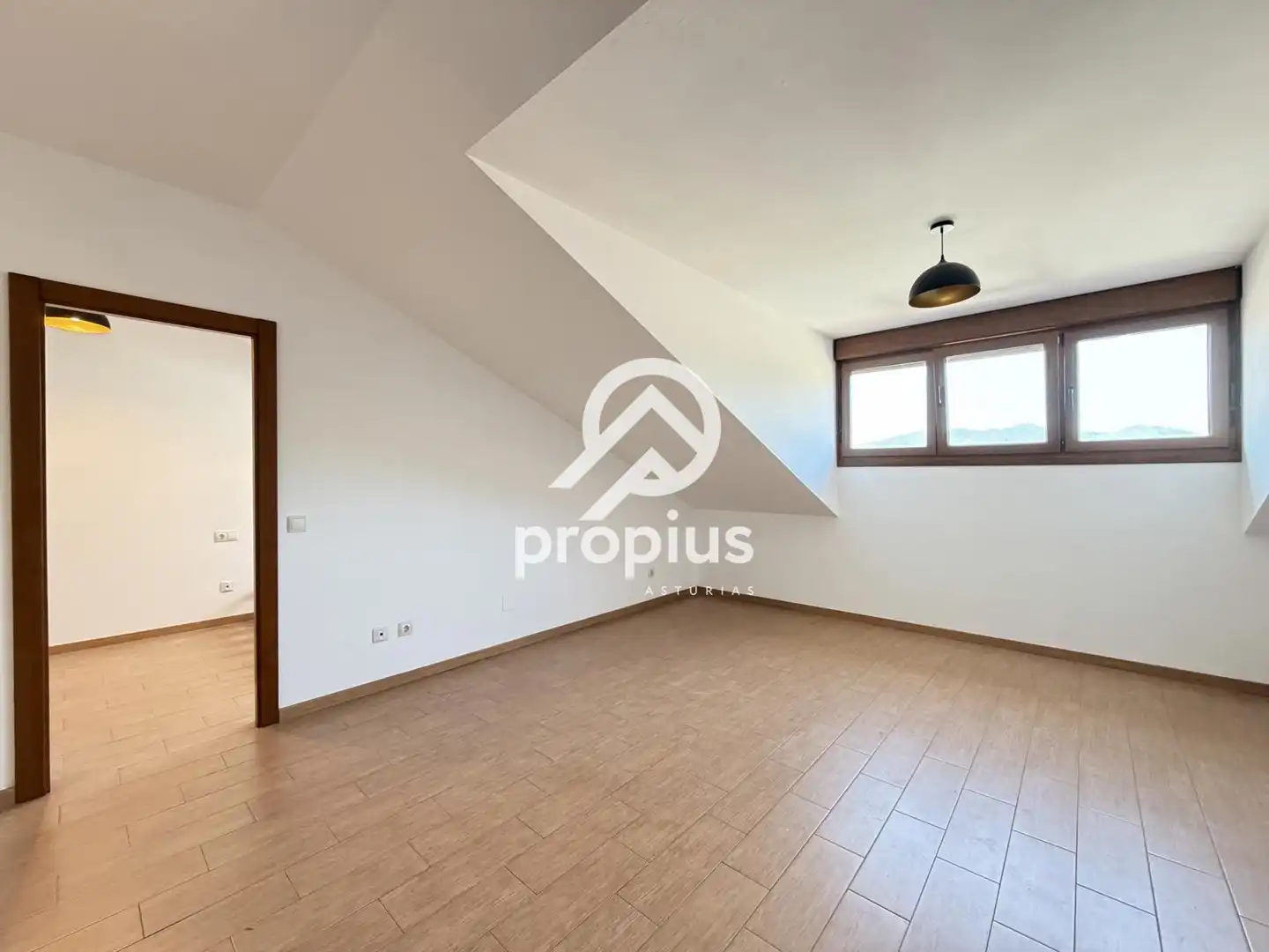 Wohnzimmer von Dachboden zum Verkauf in Llanes mit Abstellraum