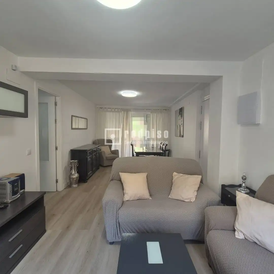 Sala d'estar de Pis de lloguer en Sevilla amb Aire condicionat, Terrassa i Moblat