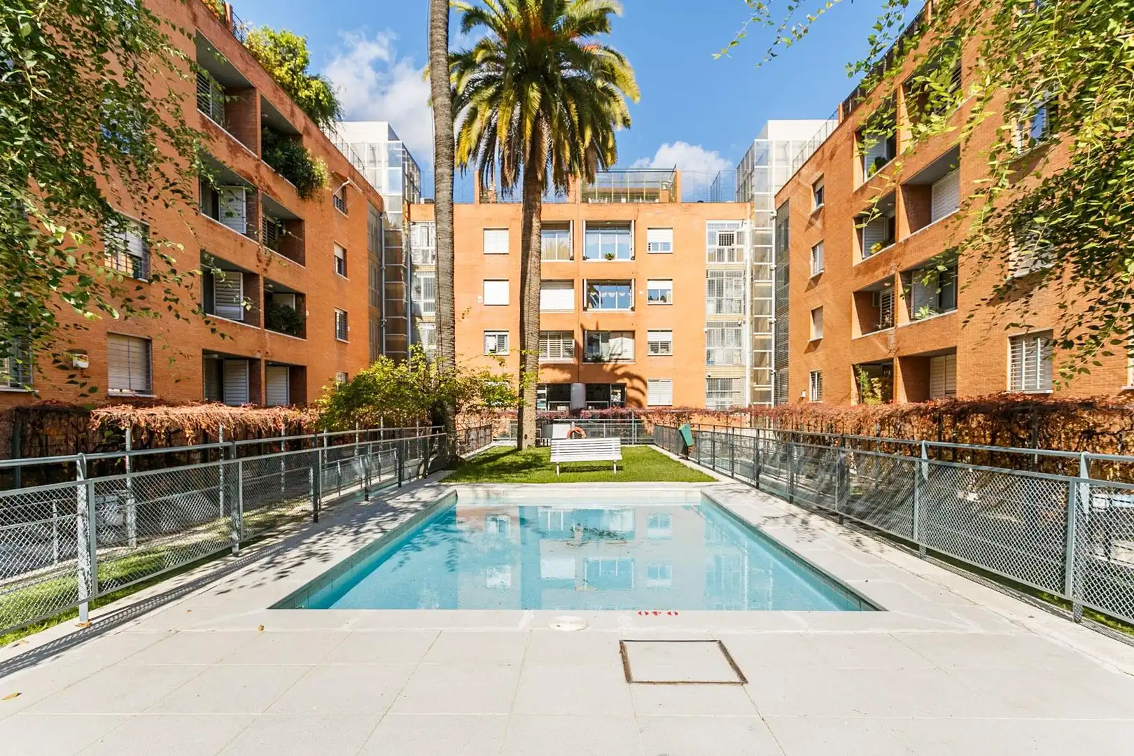 Swimming pool of Flat for sale in Sevilla  with Air Conditioner, Private garden and Parquet flooring