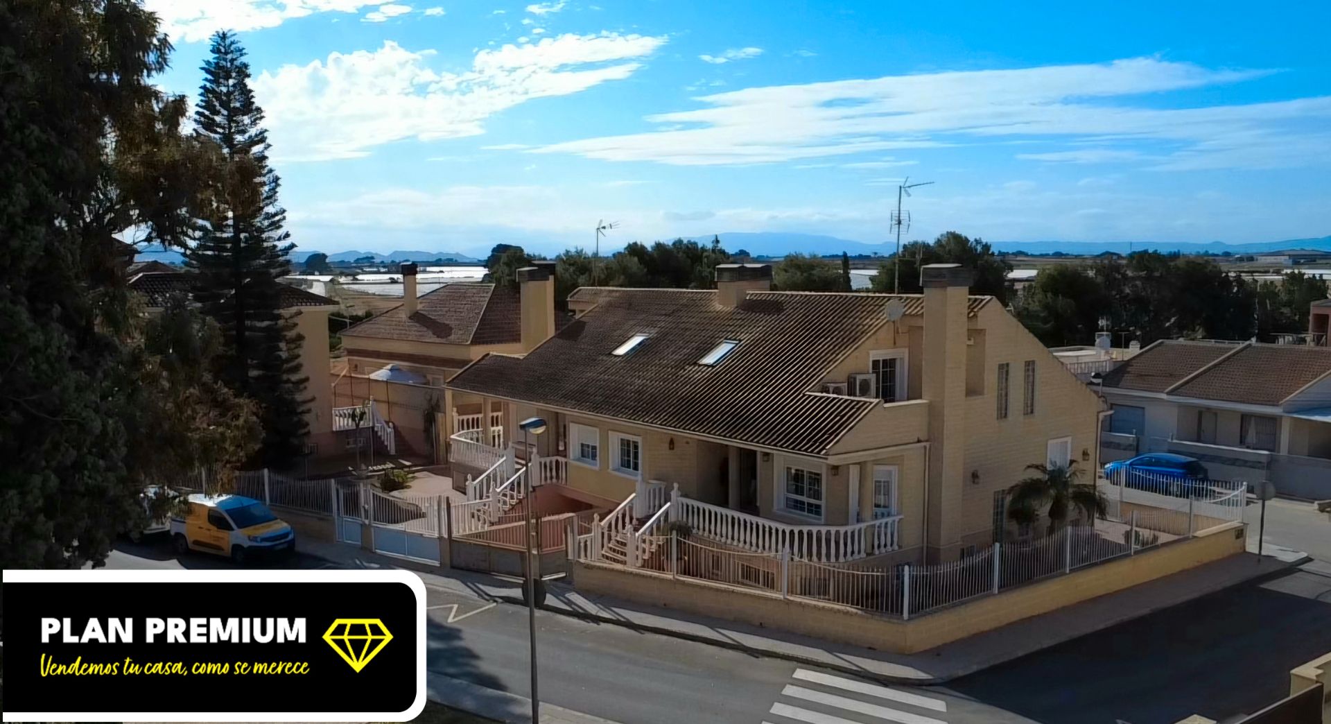 Vista exterior de Casa adosada en venda en Cartagena amb Aire condicionat, Calefacció i Jardí privat