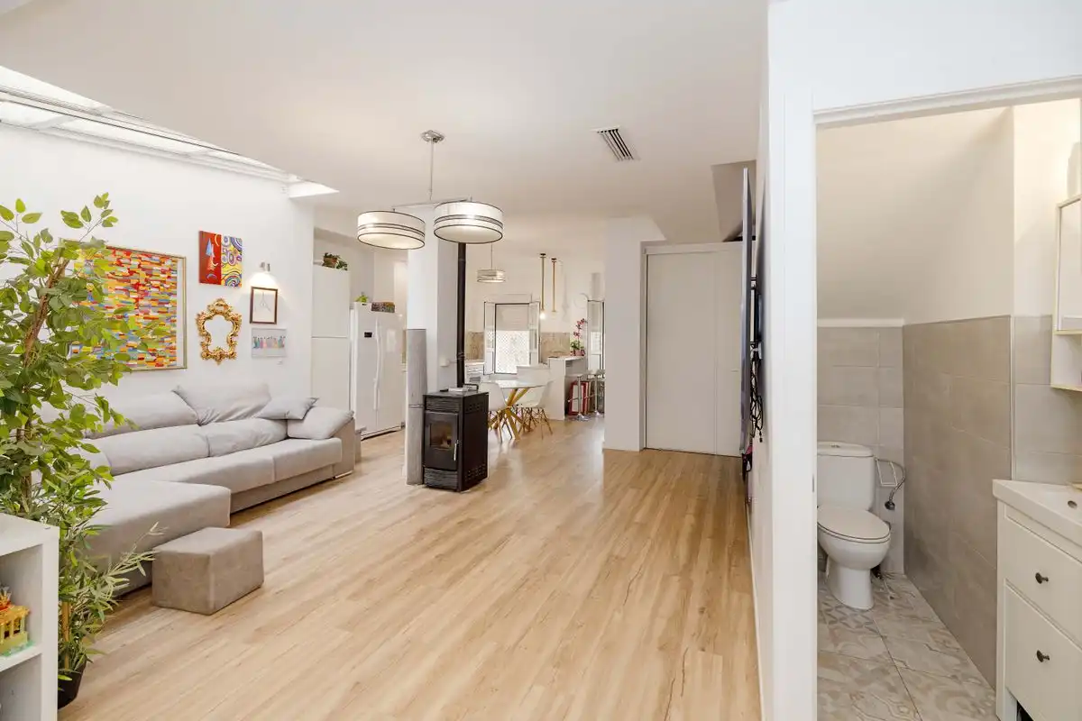 Sala d'estar de Casa adosada en venda en Sevilla amb Aire condicionat, Calefacció i Terrassa