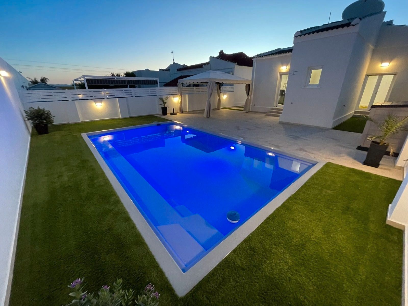 Piscina de Casa o xalet en venda en Torrevieja amb Aire condicionat, Calefacció i Jardí privat