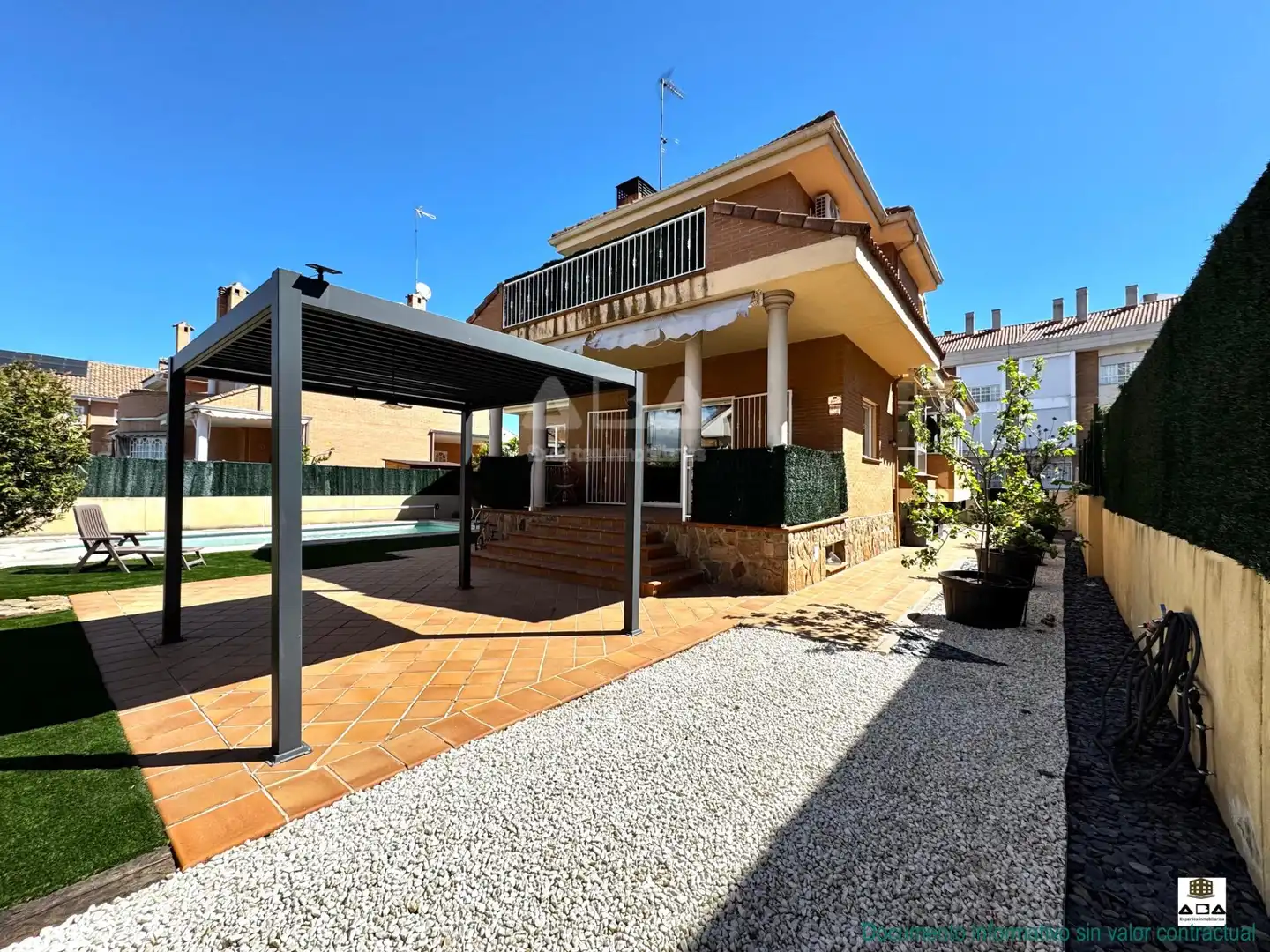Exterior view of Houses for sale in Villanueva de la Cañada  with Air Conditioner, Heating and Private garden