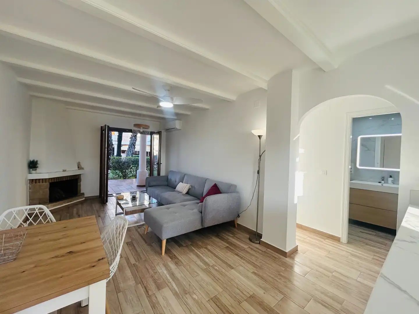 Sala d'estar de Planta baixa de lloguer en Dénia amb Aire condicionat, Calefacció i Jardí privat